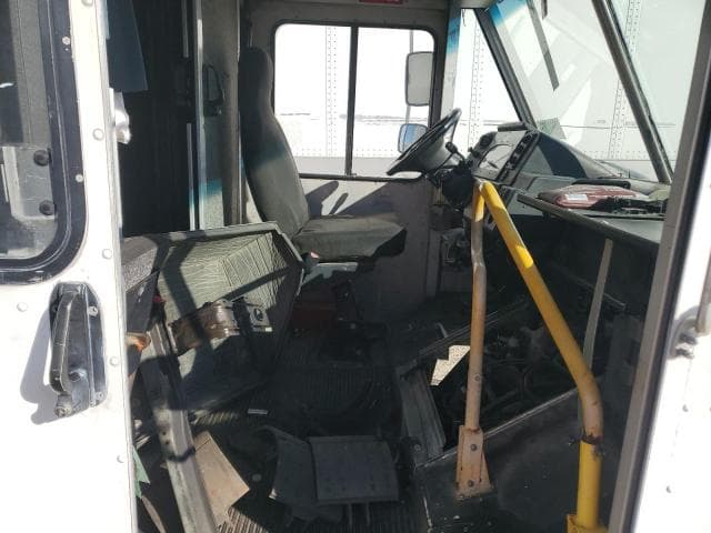 2000 FORD E350 DELIVERY TRUCK
