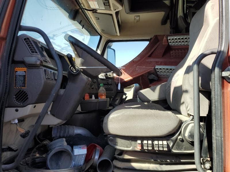 2018 VOLVO VNL SEMI TRUCK