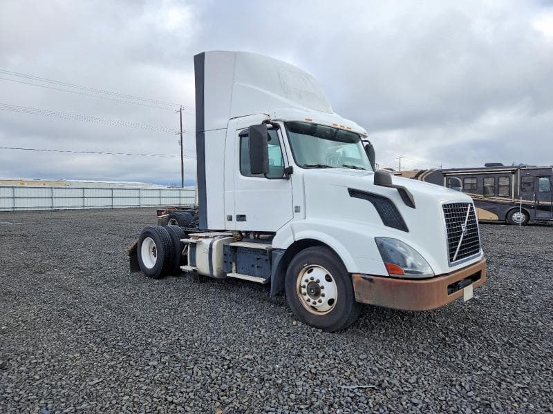 2018 VOLVO VNL SEMI TRUCK