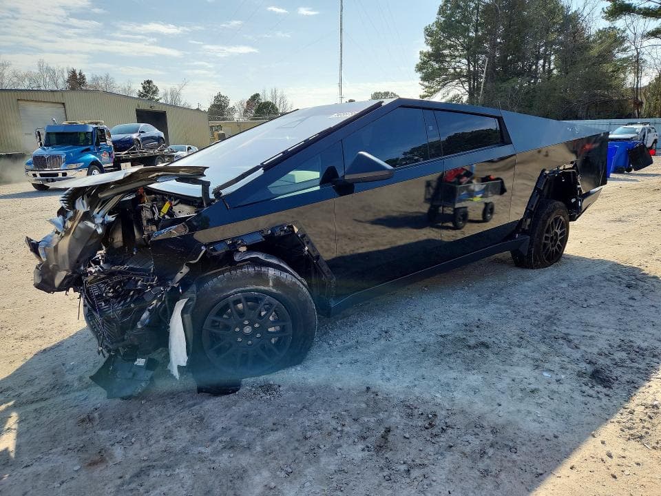 2025 TESLA CYBERTRUCK