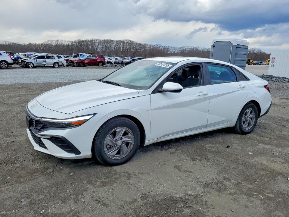 2024 HYUNDAI ELANTRA SE