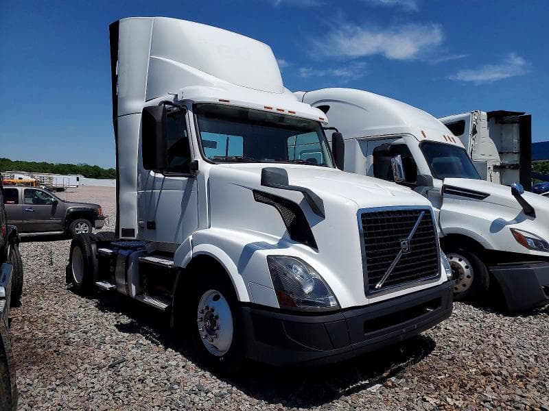 2018 VOLVO VNL SEMI TRUCK