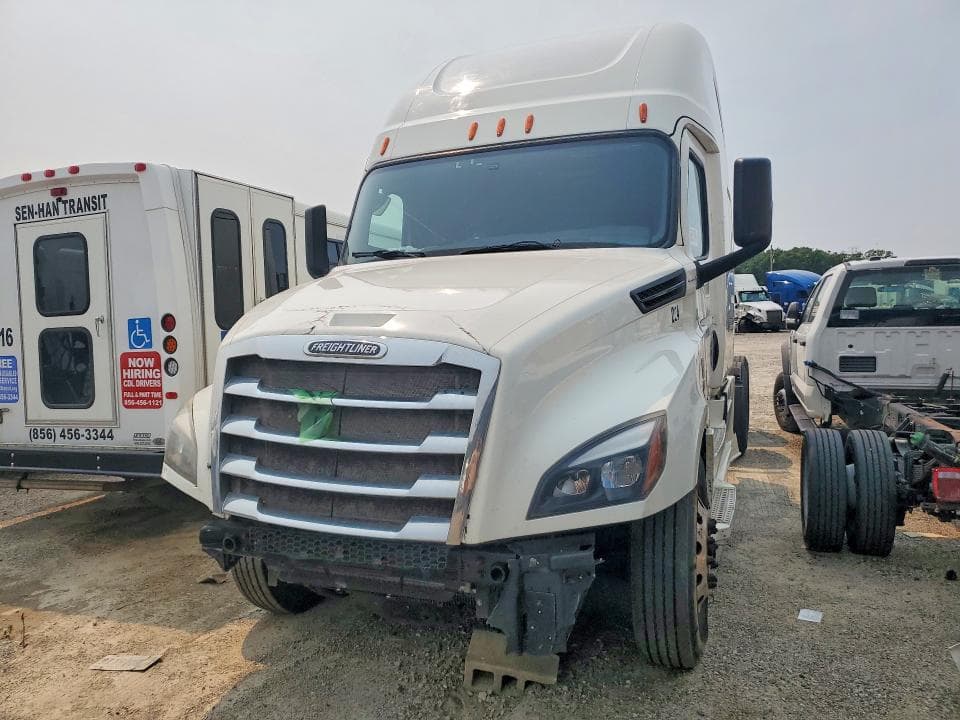 2019 FREIGHTLINER CASCADIA 126 SEMI TRUCK