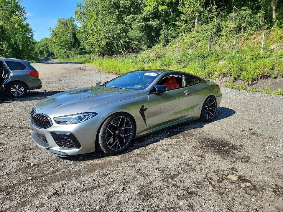 2022 BMW M8
