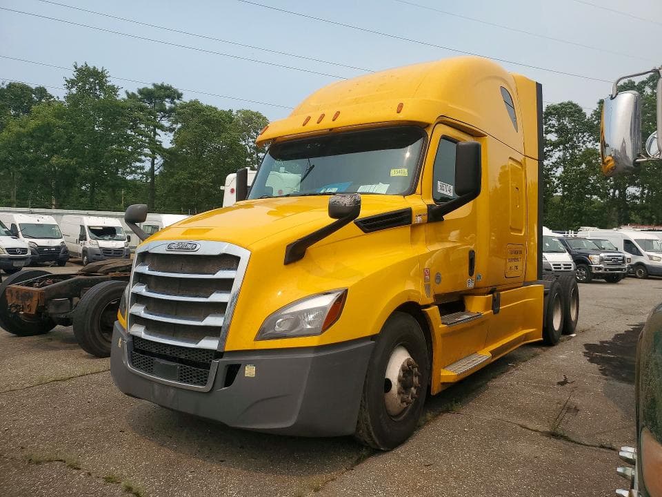 2020 FREIGHTLINER CASCADIA 126 SEMI TRUCK