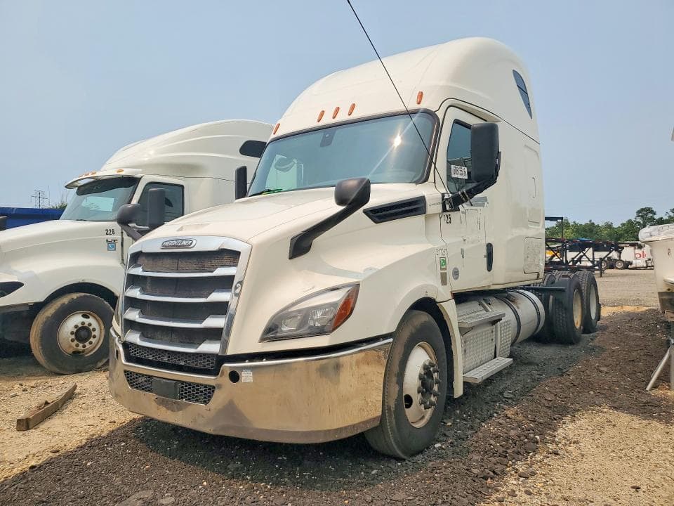 2019 FREIGHTLINER CASCADIA 126 SEMI TRUCK