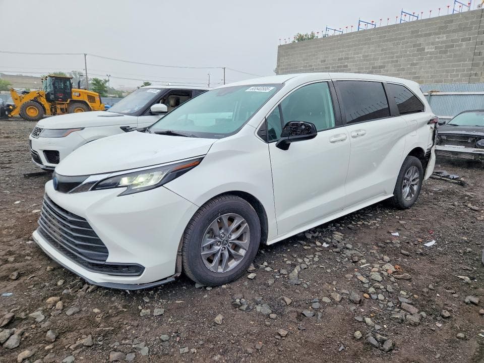 2022 TOYOTA SIENNA LE